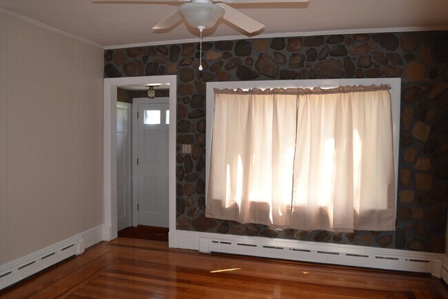 Building Photo - 1421 Morton Ave