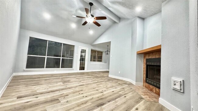 Building Photo - 415 Starborough Dr