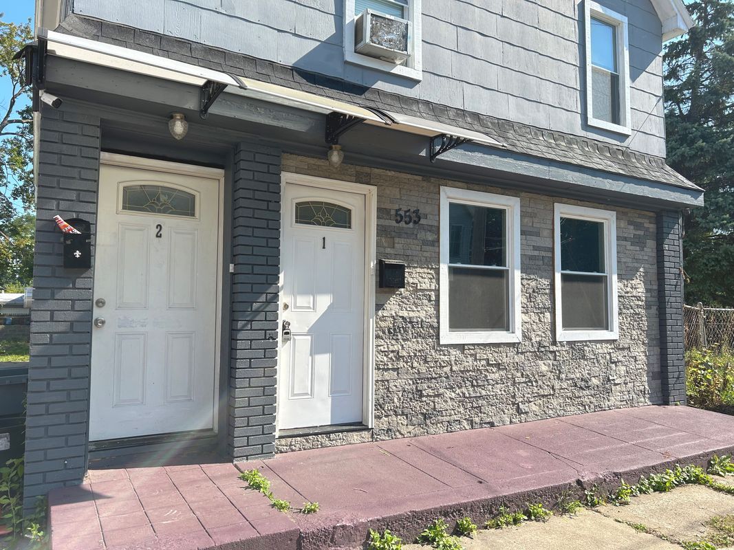 Building Photo - 553 Mumford St