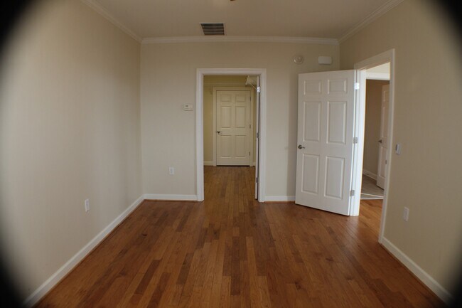 Building Photo - THE GATEWAY @ GLENMOORE