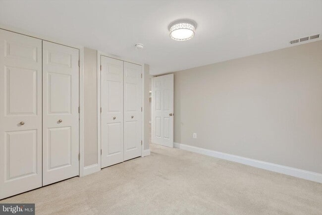 Building Photo - 304 Newfield Rd