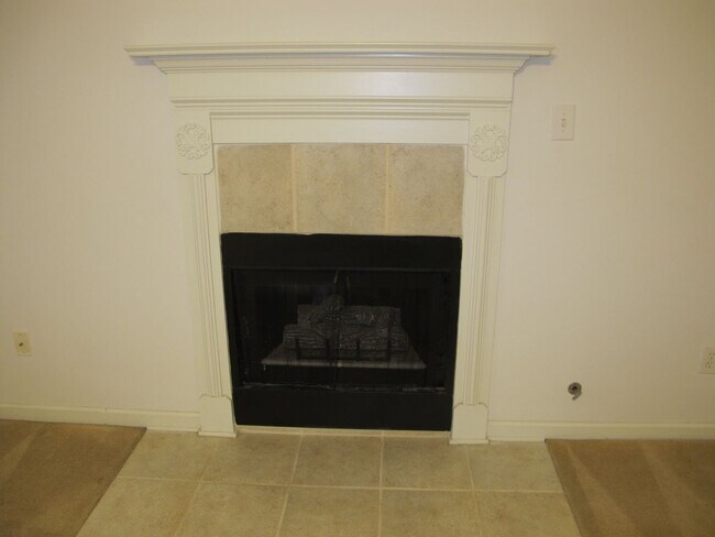 Building Photo - Spacious home in nice Evans neighborhood  ...