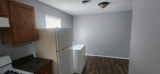 Building Photo - 416 E K St