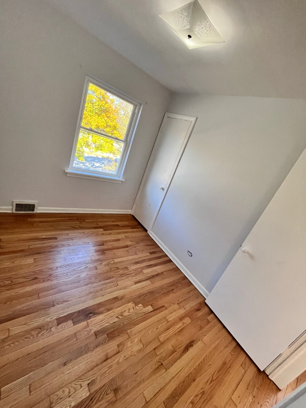 Building Photo - 3623 W Foster Ave