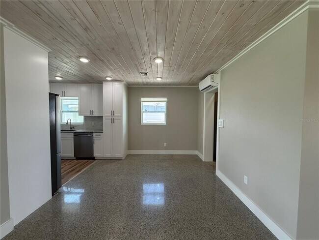 Building Photo - 3665 Belle Vista Dr E