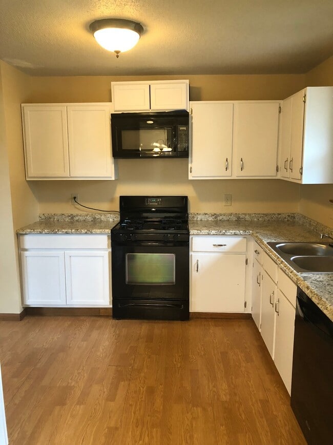 Building Photo - Beautiful Spacious Home