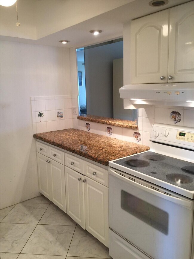 Building Photo - 630 Layne Blvd