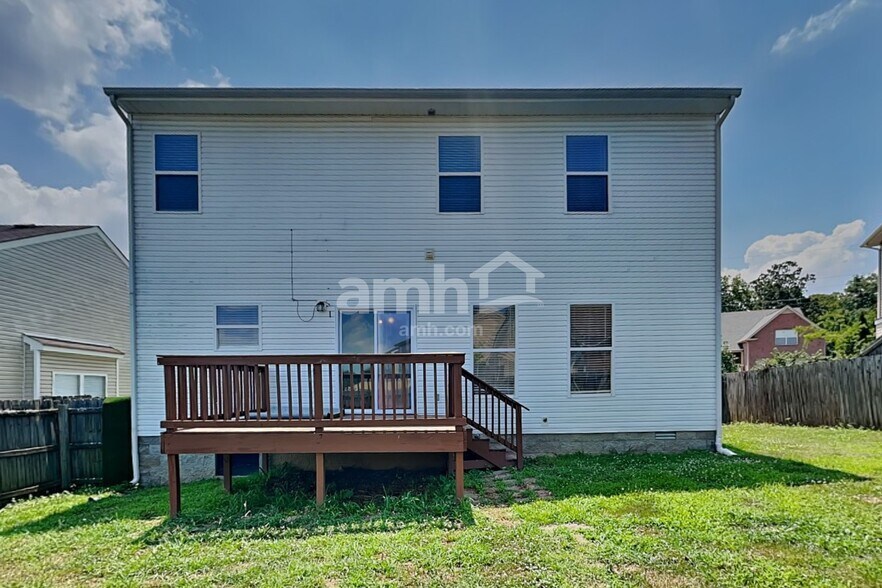 Building Photo - 305 School House Ct
