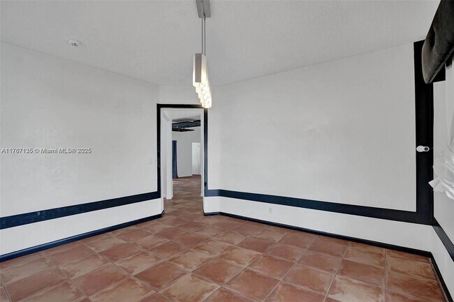 Building Photo - 16610 Royal Poinciana Ct