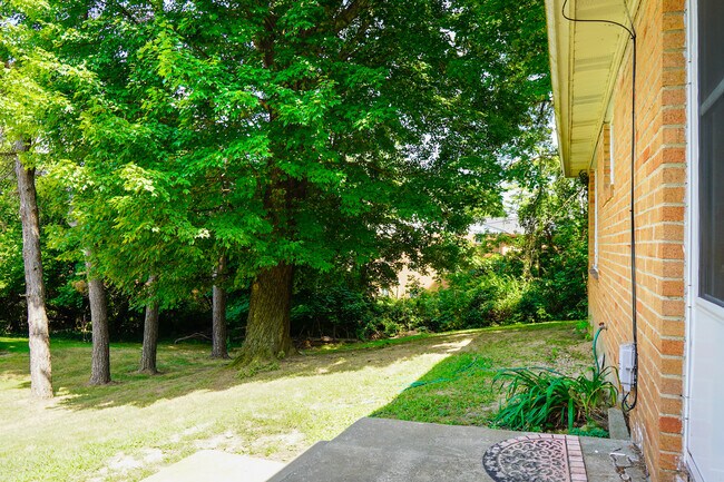 Building Photo - 1604 E Main St