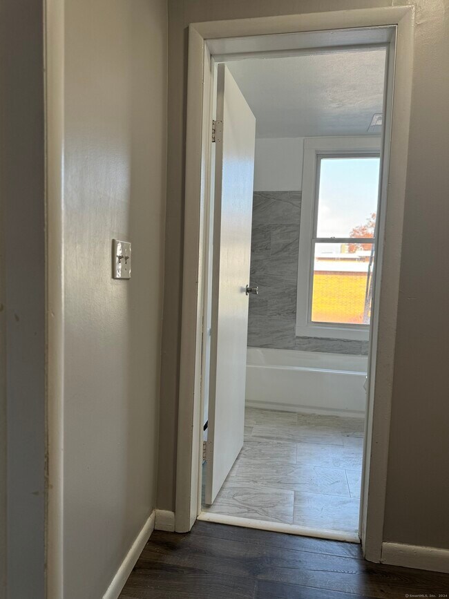 Building Photo - 277 Portsea St
