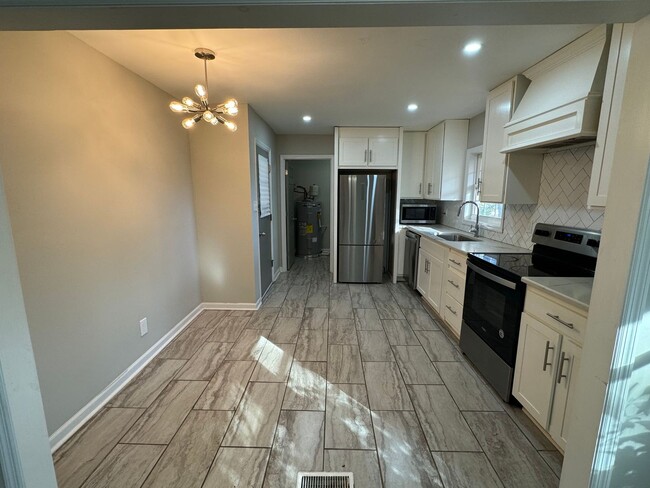 Building Photo - Beautifully Renovated 3-Bedroom Home with ...