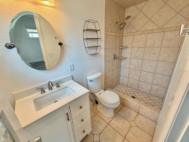 Building Photo - 653 Sherwood Dr