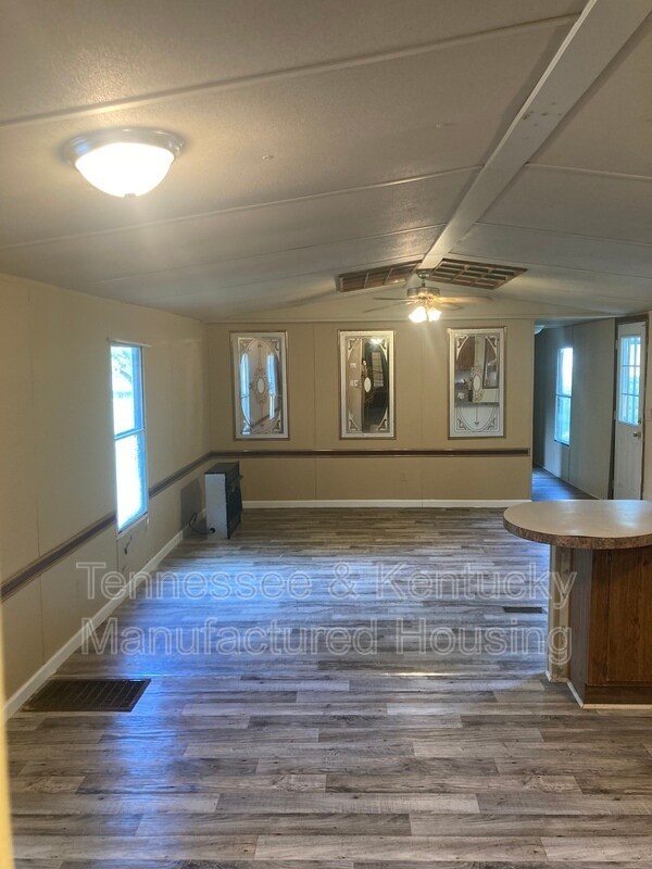 Building Photo - 220 Eller Dr