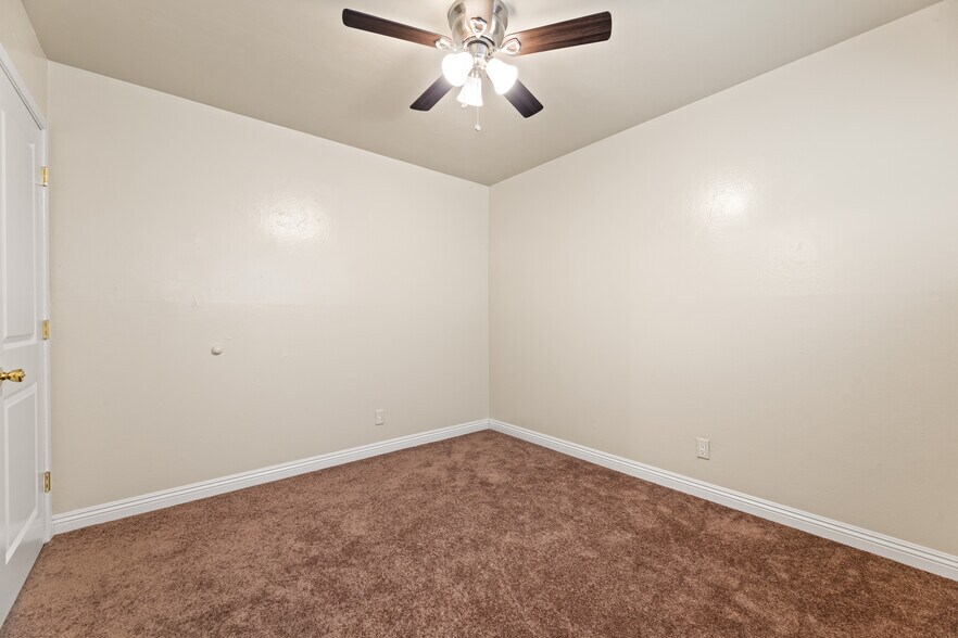 Ceiling fans through out - 9226 Palm St