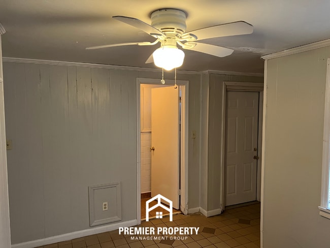 Building Photo - Cozy 1BR Apartment Near Downtown Huntsville w/ Bright Windows & Yard Access