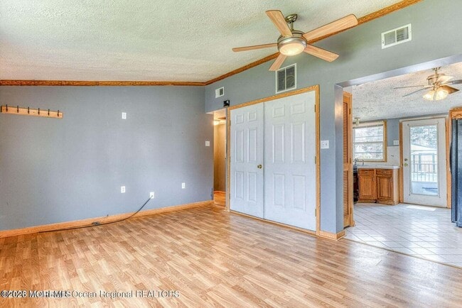 Building Photo - 208 Laurel Dr