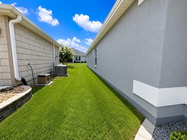 Building Photo - 3942 Zenith Lp