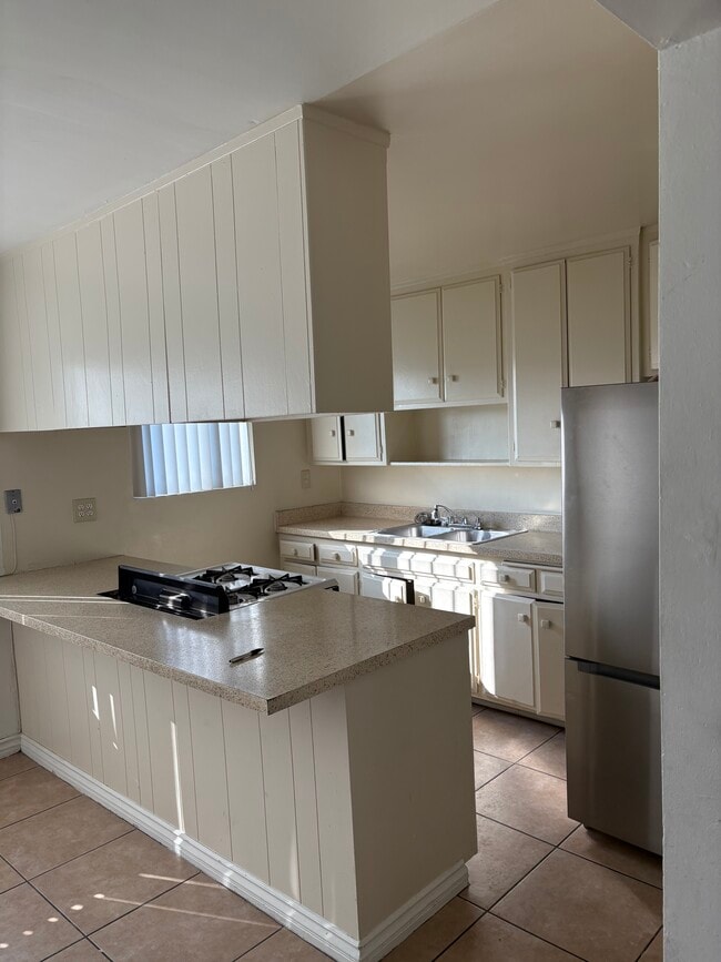 Kitchen - 5941 Kingman Ave