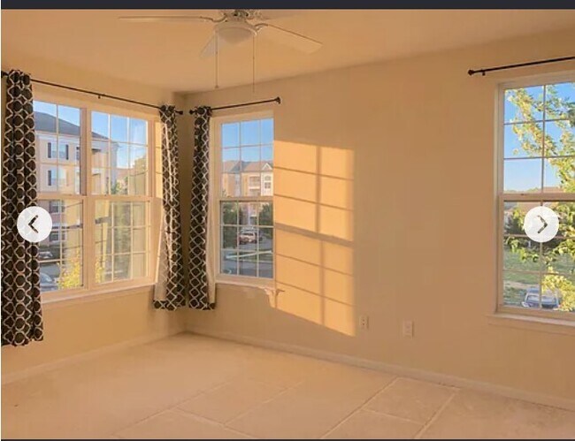 Building Photo - 1322 Sierra Dr