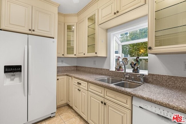 Building Photo - 6366 W 6th St