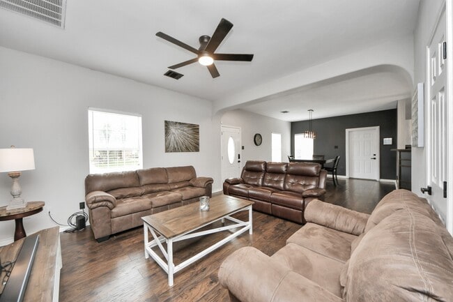 Building Photo - 1603 Dove Run