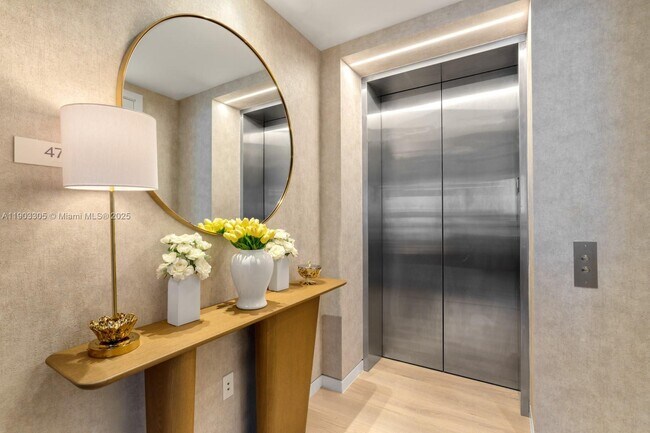 Building Photo - 300 Biscayne Blvd Way