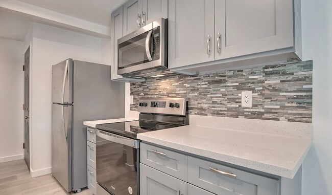 Building Photo - Fully Renovated AUBURN condo