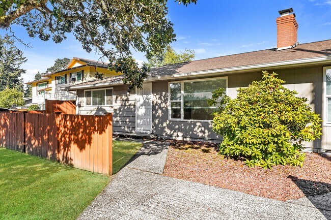 Building Photo - 9725-27 Lake Steilacoom Dr SW