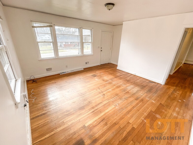 Building Photo - 323 Welcome Ave