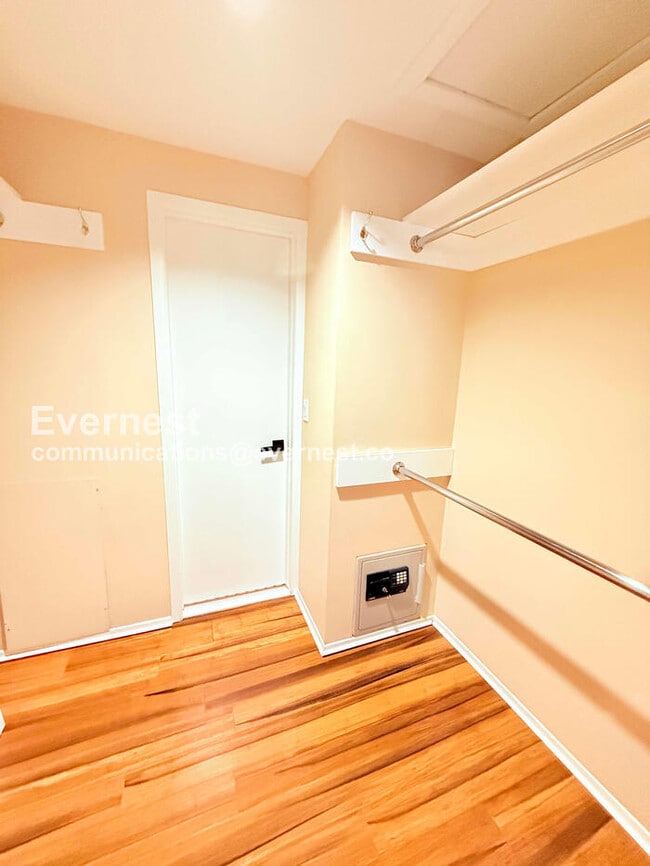 Building Photo - 1129 Kirts Blvd