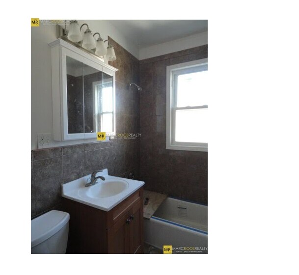 Building Photo - 111 Russett Rd