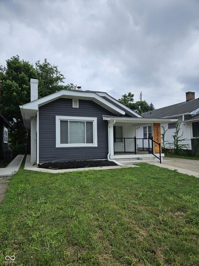 Building Photo - 3923 N Kenwood Ave