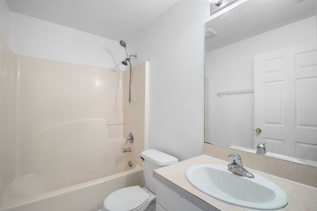 Building Photo - 4646-4646 15th St SW