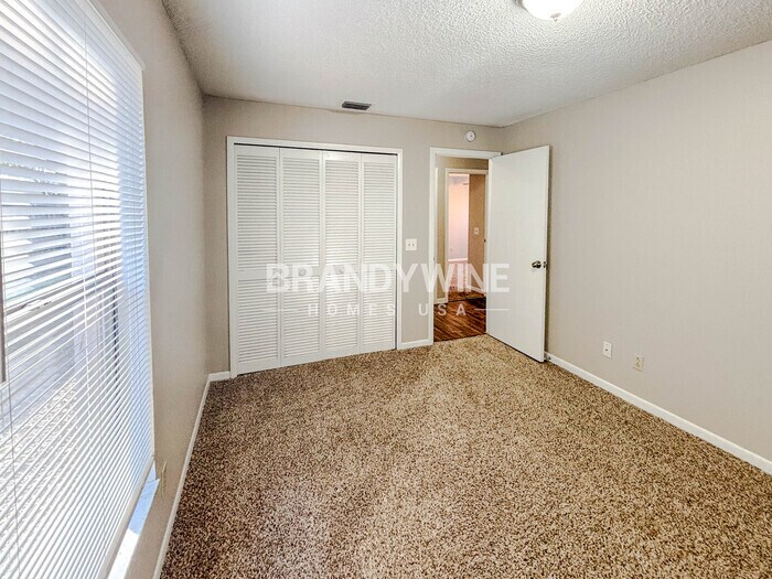 Building Photo - 734 Sandy Creek Dr