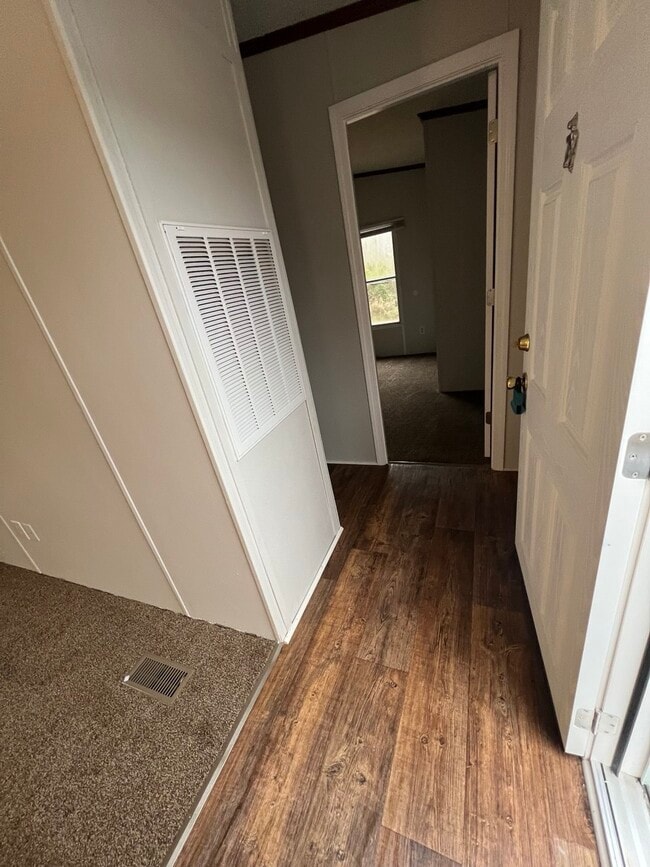 Building Photo - 691 Julia St