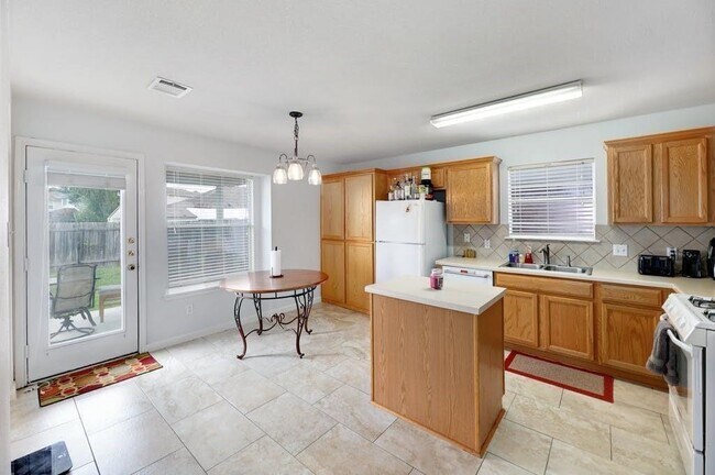 Building Photo - 505 Woodsorrel Way