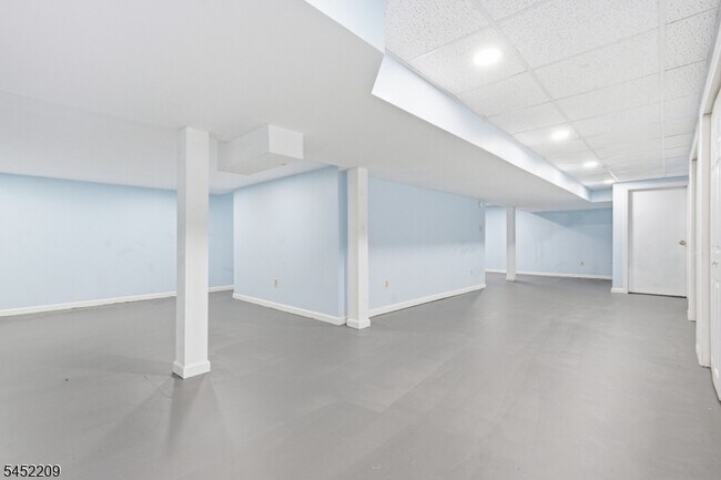 Building Photo - 9 Stirrup Way