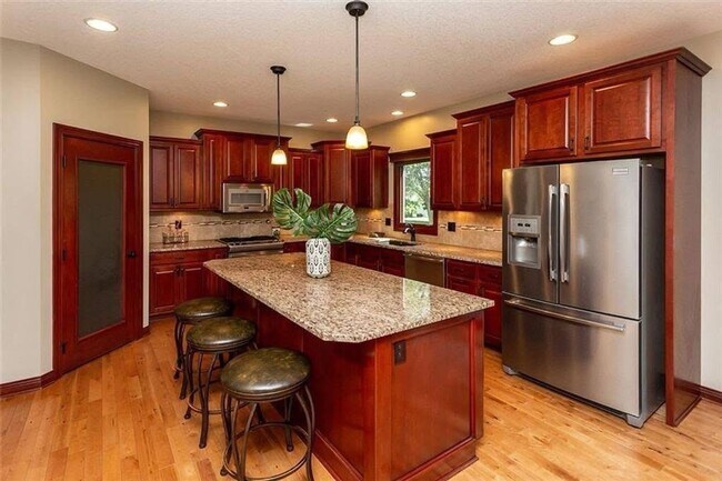 Building Photo - Spacious 5BR House in Johnston