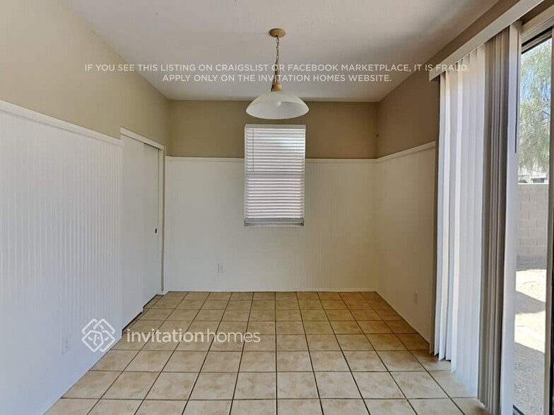 Building Photo - 2812 S 100th Dr