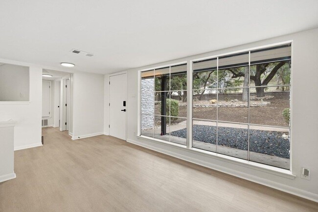 Building Photo - 2204 Toro Canyon Rd