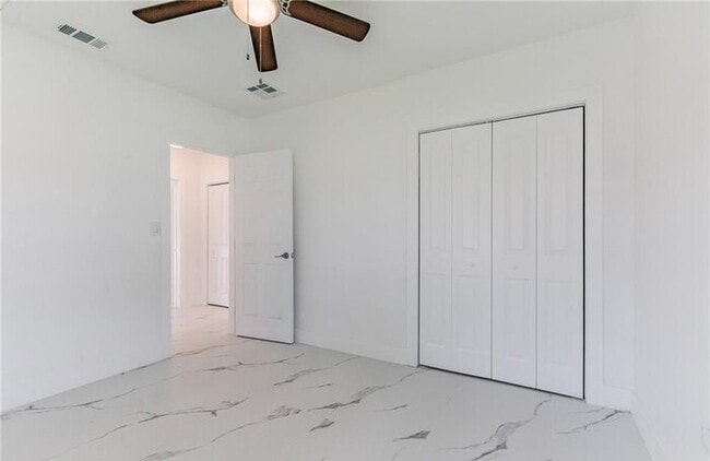 Building Photo - Fort Myers Single Family Home