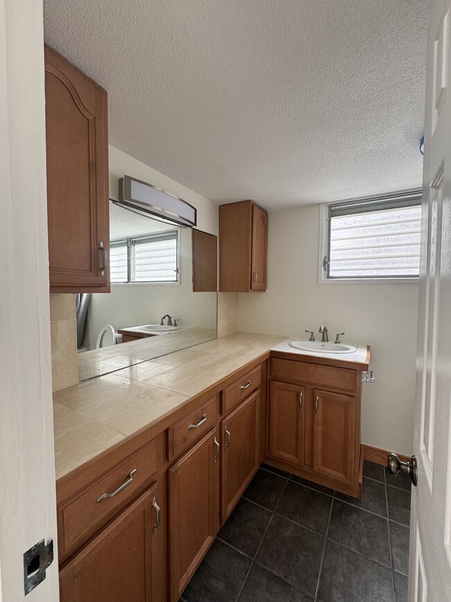 Building Photo - 2355 Ala Wai Blvd