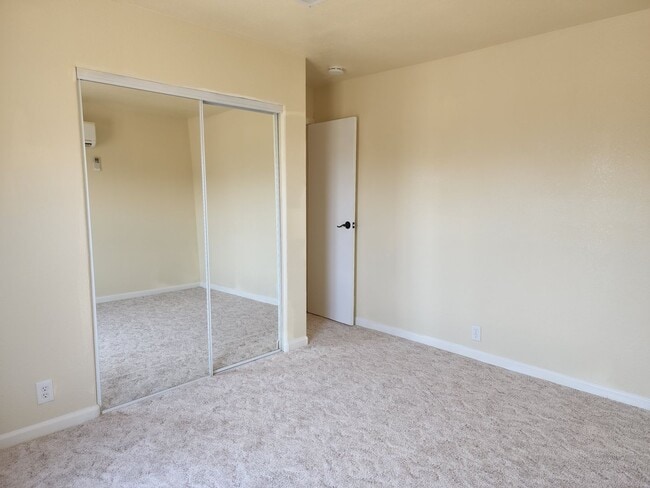 Building Photo - Large manufactured home in Topaz Ranch Estates