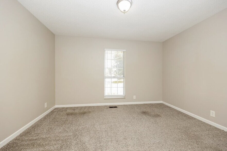 Building Photo - 3933 Hillshire Dr
