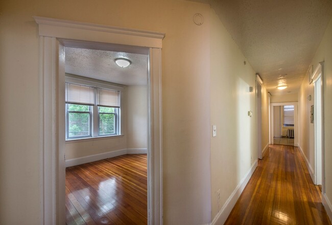 Building Photo - 2-BED Allston pet friendly