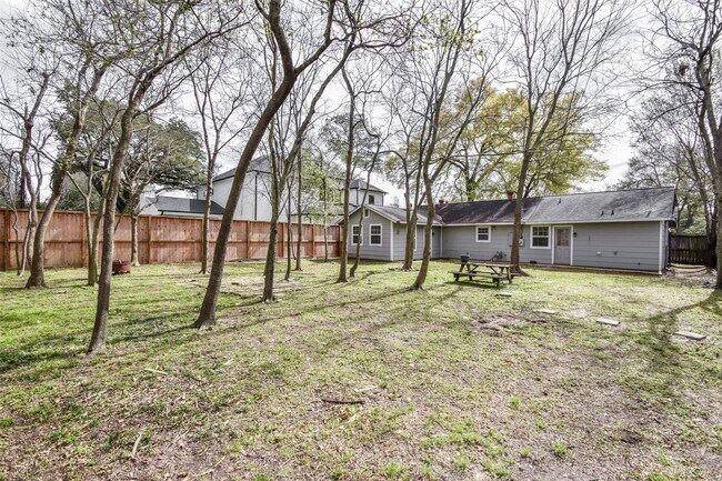 Building Photo - 6430 Saxet St