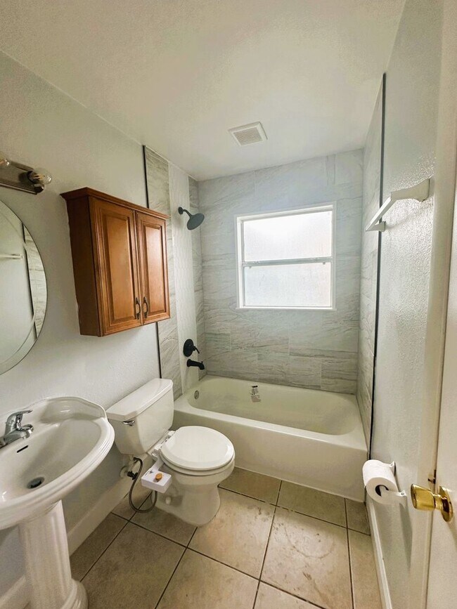 Building Photo - 3116 S Bumby Ave