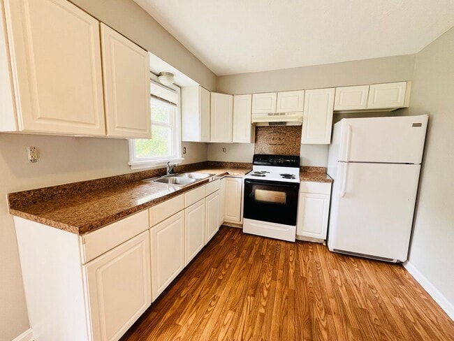 Building Photo - **COMING SOON** Updated 3BR Ranch in Shively Section 8 Accepted