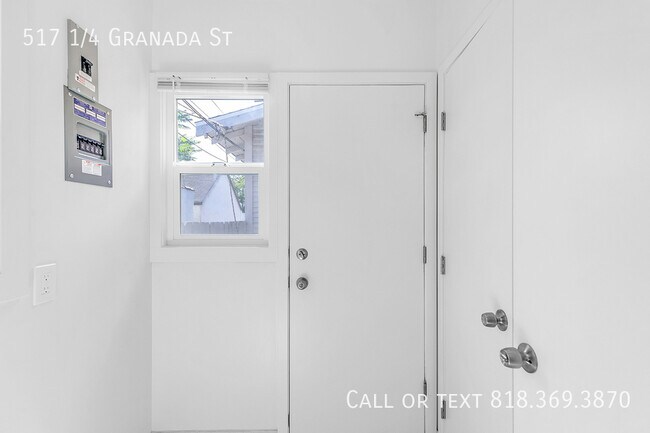 Building Photo - 517 1/4 Granada St-